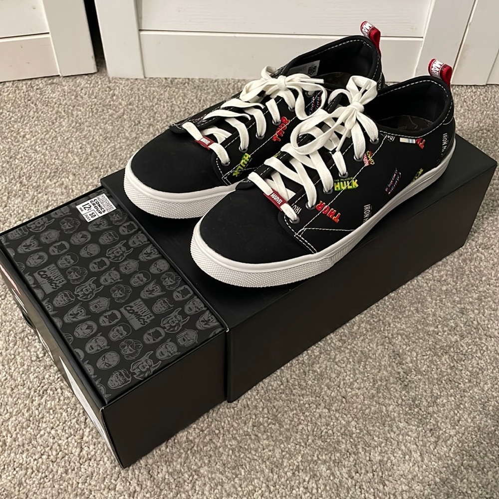 Toms x Marvel Trvl Lite Low Sneakers